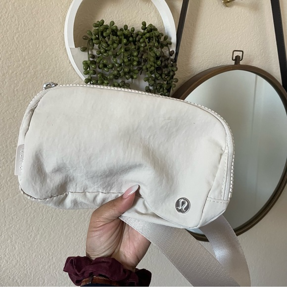 Lululemon 1L belt bag - Picture 8 of 8